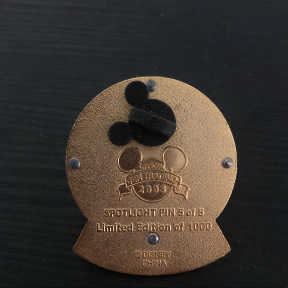 Disney Pin Limited Edition! - Picture 2 of 2